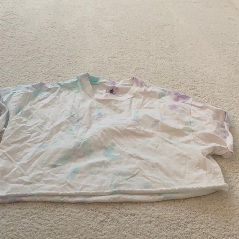 Cropped tie-dye shirt
